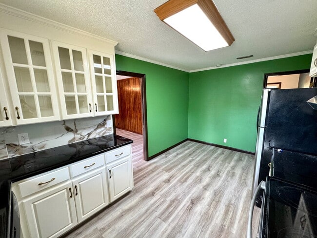 Building Photo - 3207 Cromwell Dr