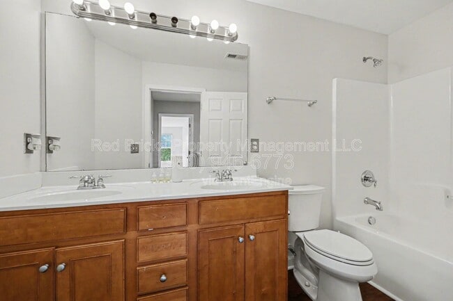 Building Photo - 2119 Baggins Ln