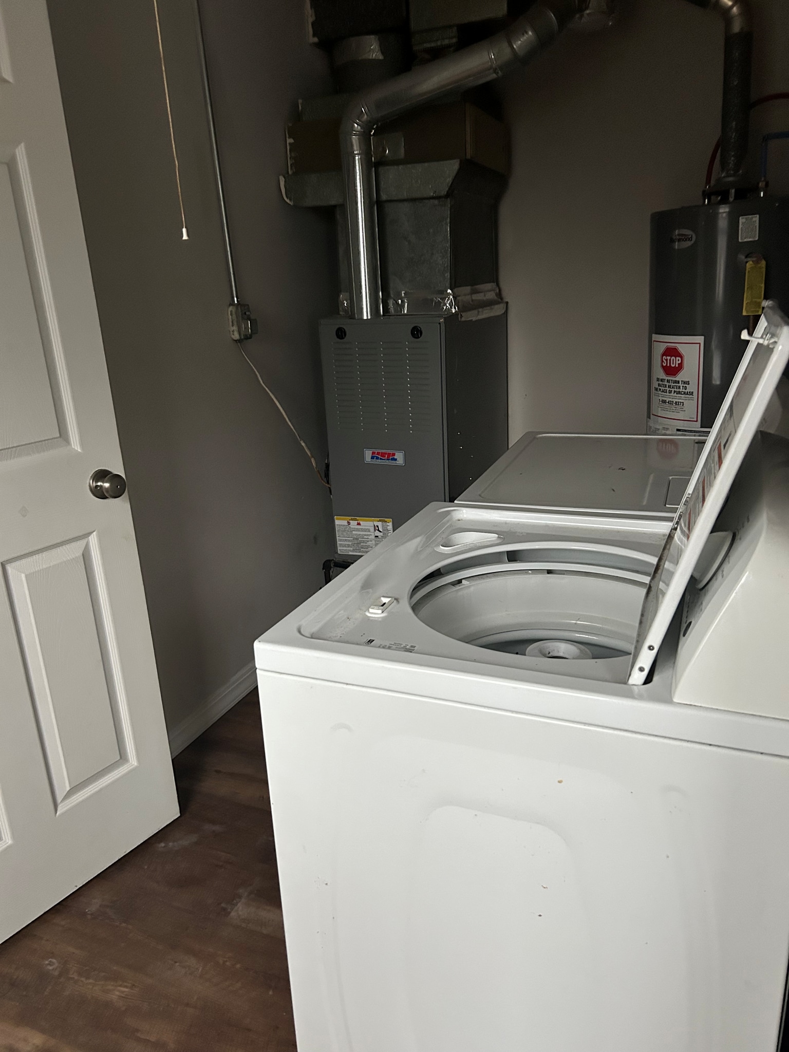 Building Photo - 1318 Hedgewood Dr