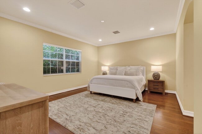 Building Photo - 353 Chambord Terrace