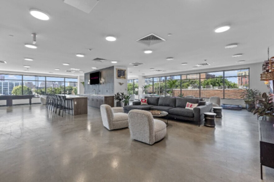 Building Photo - 501 N Perth St