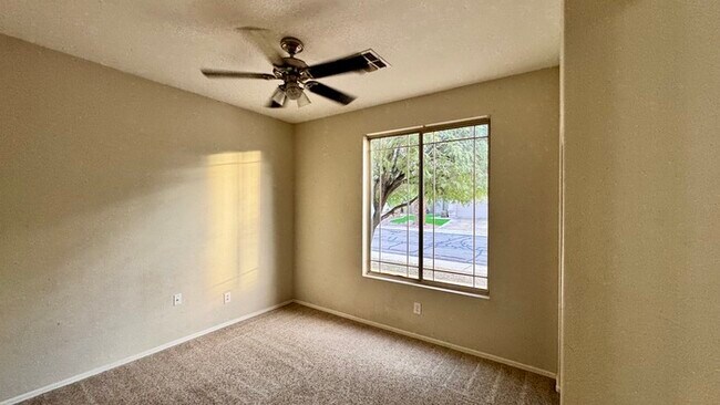 Building Photo - 1362 W. Roadrunner Dr.