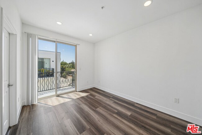 Building Photo - 6002 Klump Ave