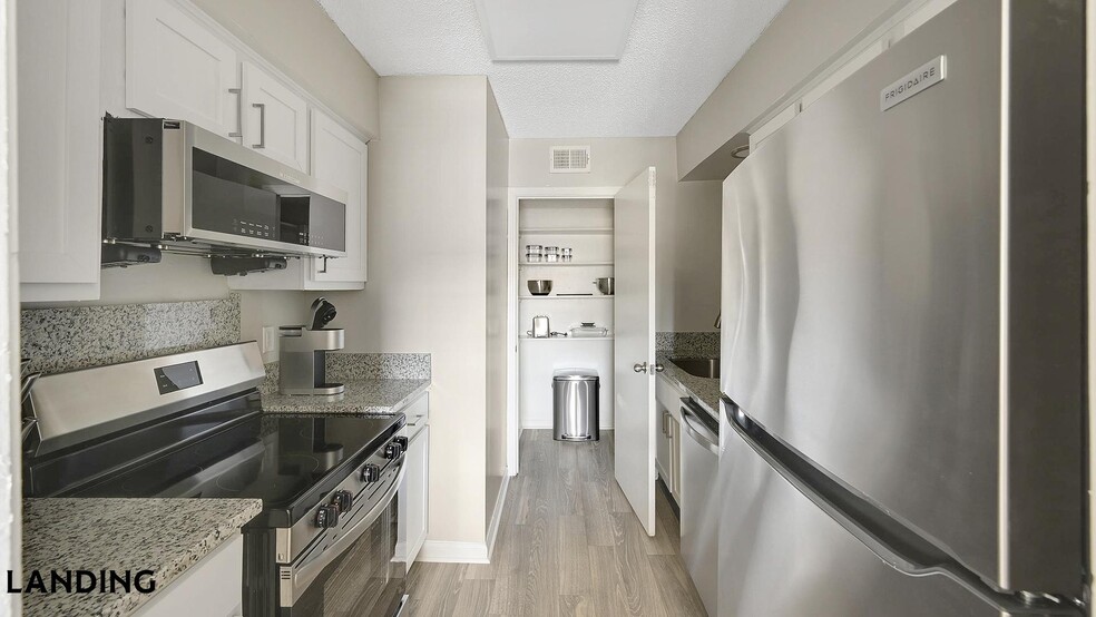 Building Photo - 231 New Shackle Island Rd