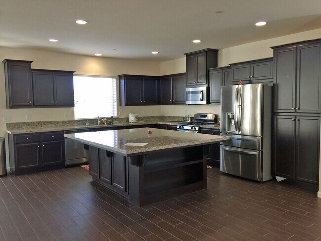 Building Photo - Beautiful 4 Bedroom 3 Bathroom 2700SF Rancho Cordova Home