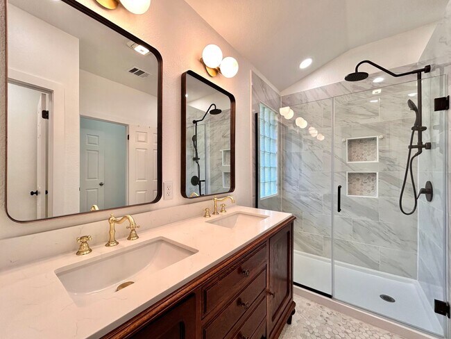Building Photo - Charming Rustic Retreat – 3 Bed, 2 Bath Si...