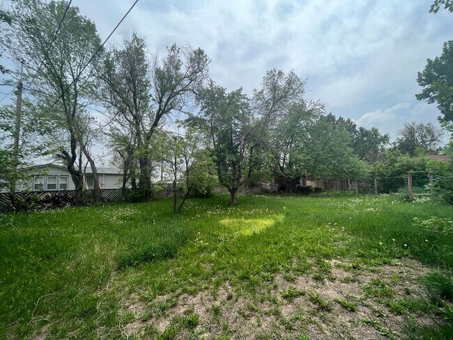 Building Photo - Cute Home in Laporte