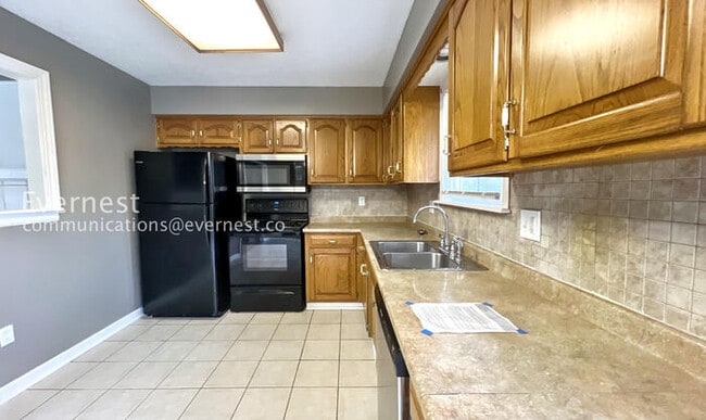 Building Photo - 309 SW Richwood Ln