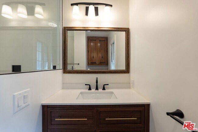 Building Photo - 4360 Kraft Ave