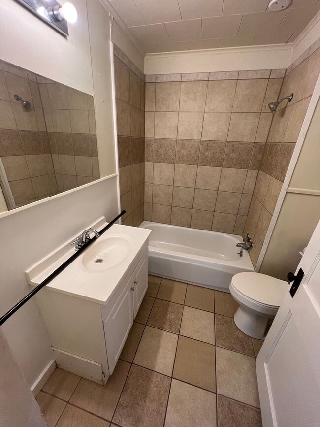 Building Photo - Spacious 3BR/1BA Home in Houma – $1,100/Month | 1,000 Sq Ft