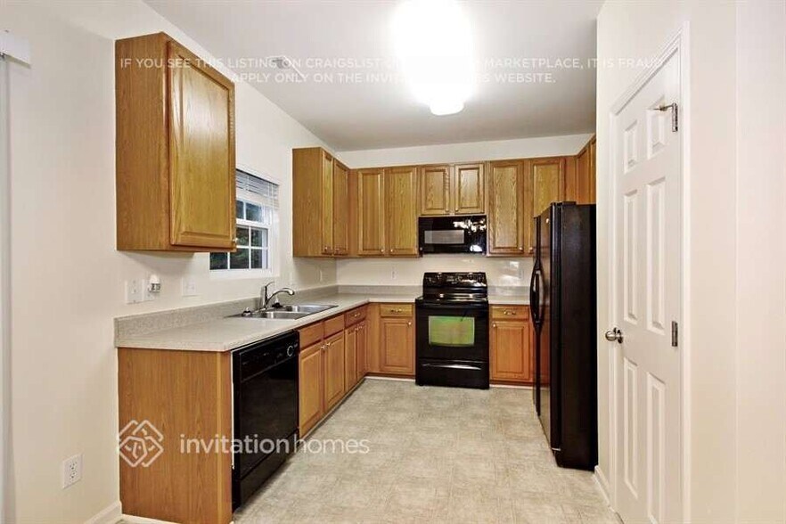 Building Photo - 175 River Hills Dr