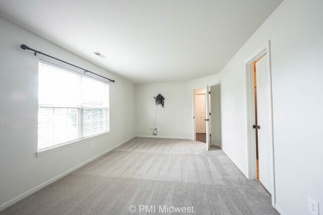 Building Photo - "Charming 3-Bed, 2-Bath Home with 1263 Sq Ft in Westfield's Serene Useppa Ct"