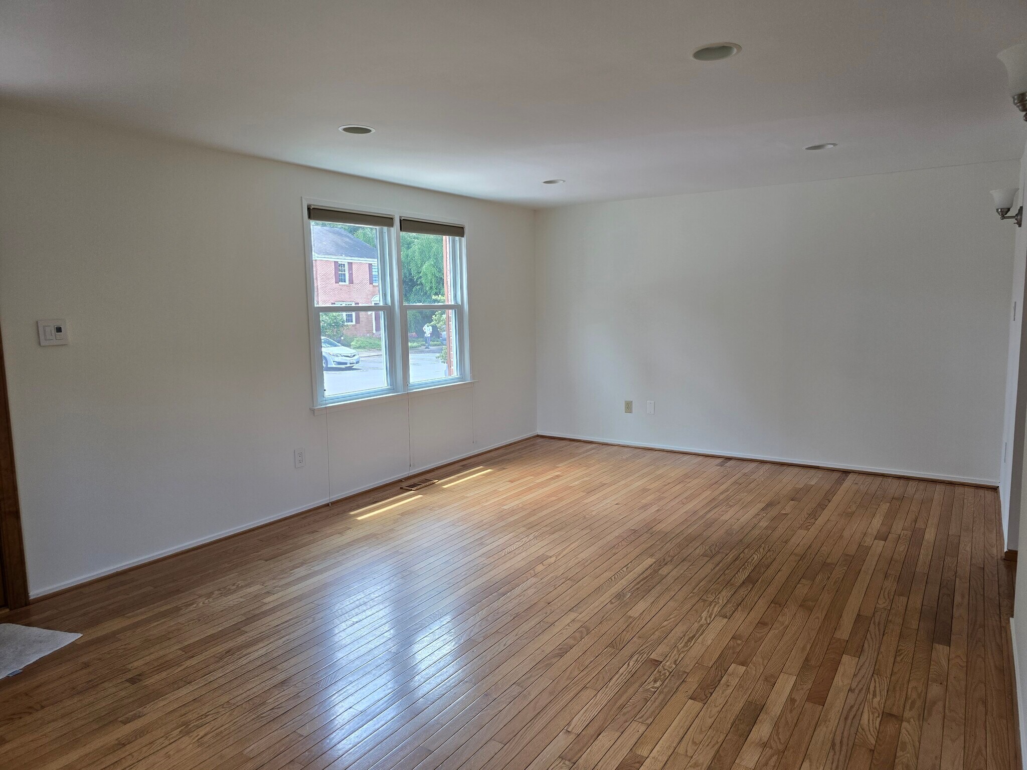 Building Photo - 9321 Bentridge Ave