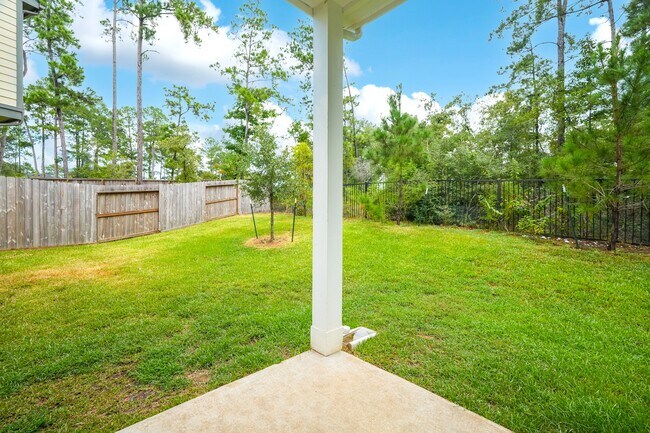 Building Photo - 112 Red Cascade Trl