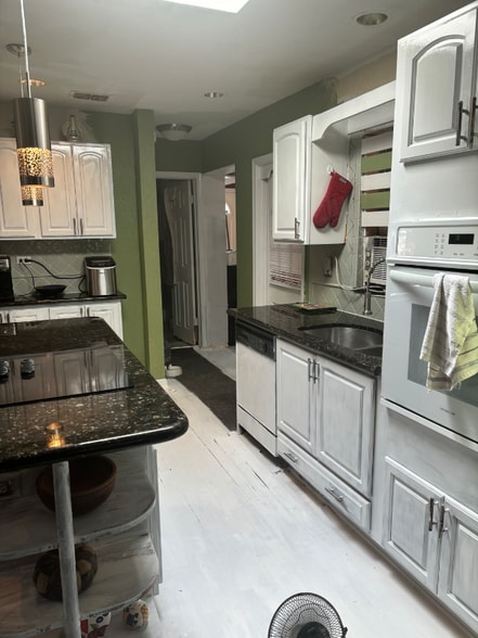 Primary Photo - 3721 NE 13th Ave