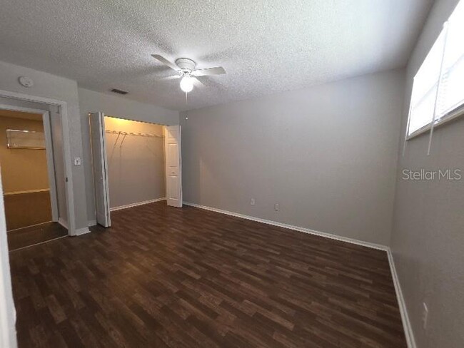 Building Photo - 843 Grove Ave