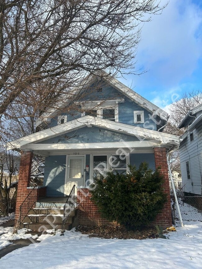 Primary Photo - 1656 Macomber St