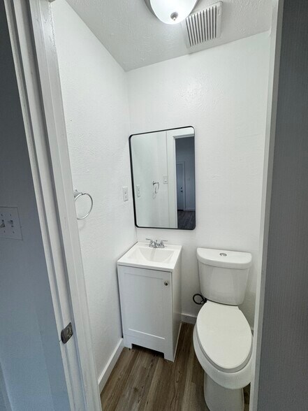 Building Photo - 108 E Kirby
