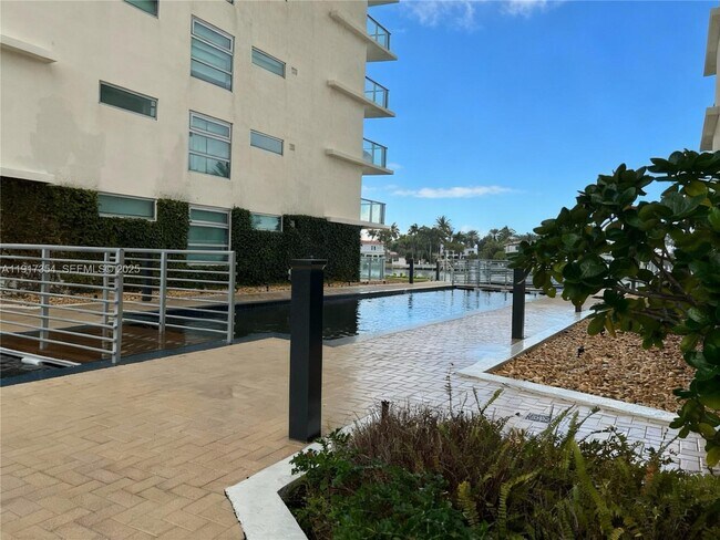 Building Photo - 6620 Indian Creek Dr