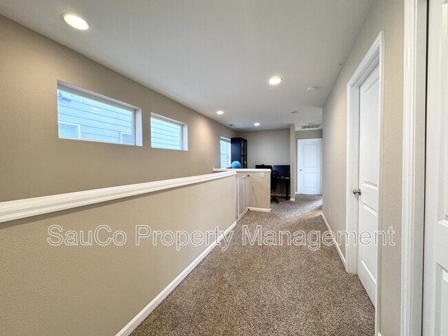 Building Photo - 4017 SE Lone Oak St