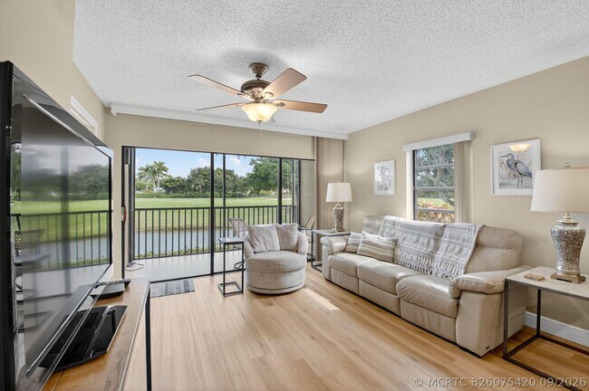 Building Photo - 451 Greensward Ln
