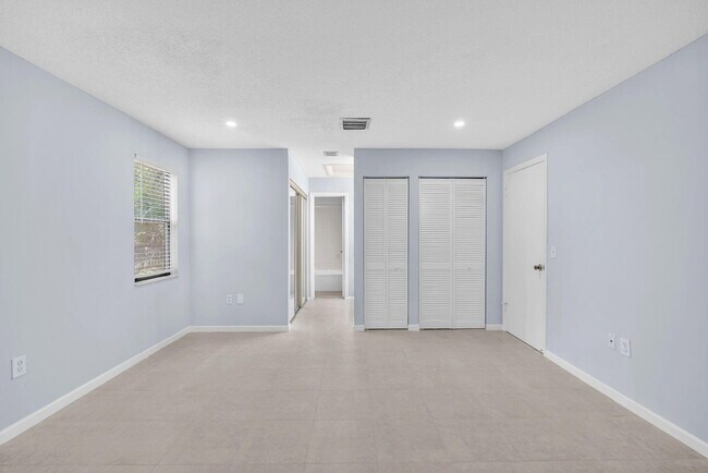 Building Photo - 12970 Dartford Trail