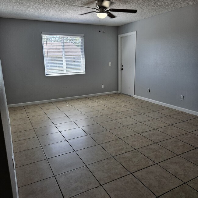 Building Photo - 205 Berry Tree Pl