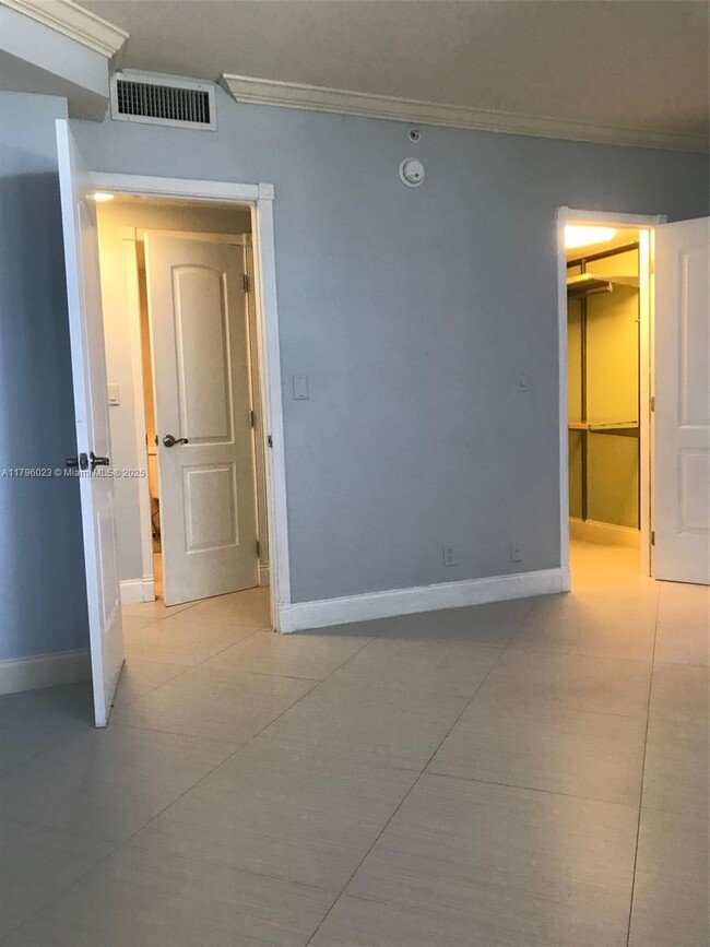 Building Photo - 3001 S Ocean Dr