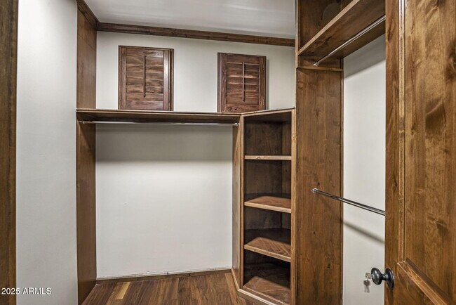 Building Photo - 9222 E Rimrock Dr