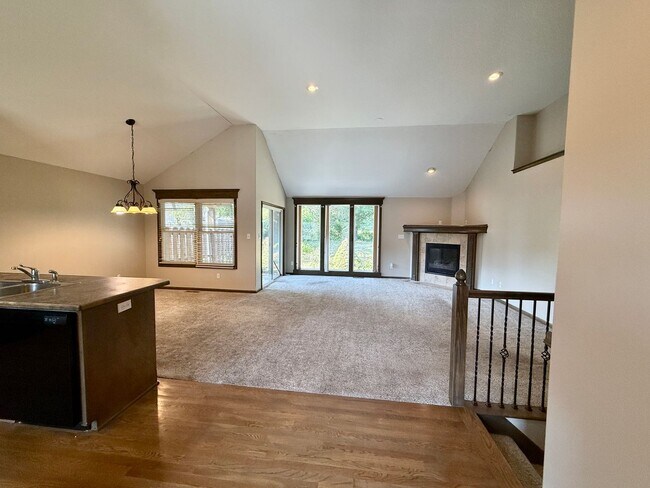 Building Photo - 1303 Cottonwood Ave