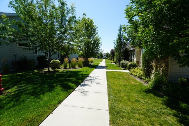 Building Photo - 407 W Pavilion Ln