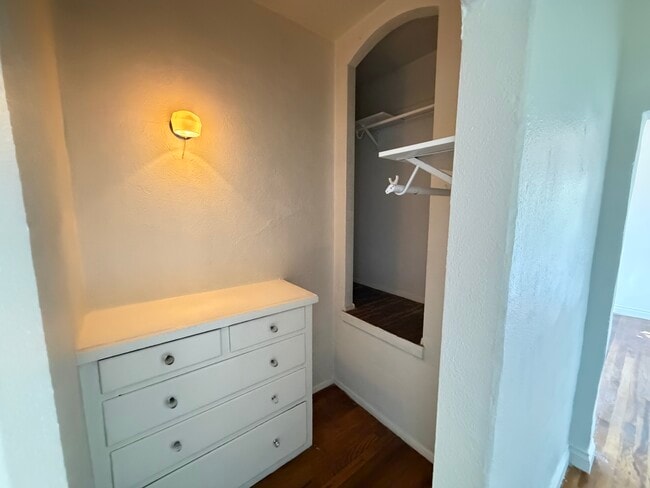 Building Photo - 229 S Westlake Ave