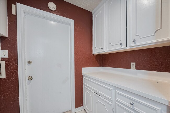 Building Photo - 4015 Black Locust Dr