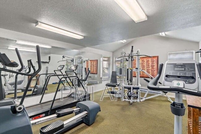 Building Photo - 19230 Forest Park Dr NE