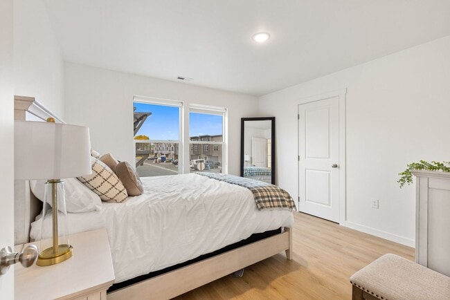 Building Photo - New Construction! Free first month rent