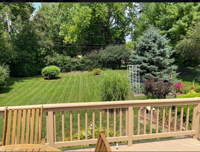 Building Photo - 20 Hickory Ln