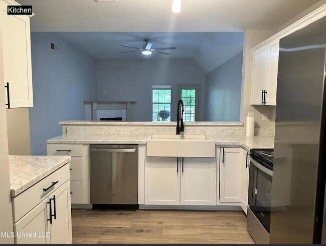 Building Photo - 8349 Regal Bend Dr