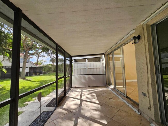 Building Photo - 7526 Pinewalk Dr S
