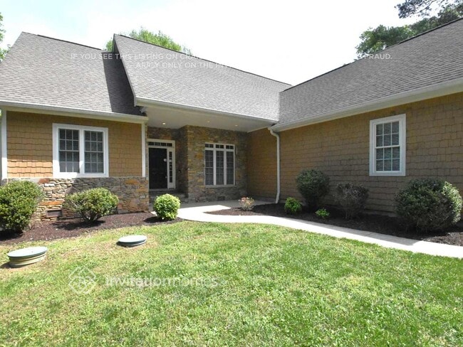 Building Photo - 242 Chuckwood Rd