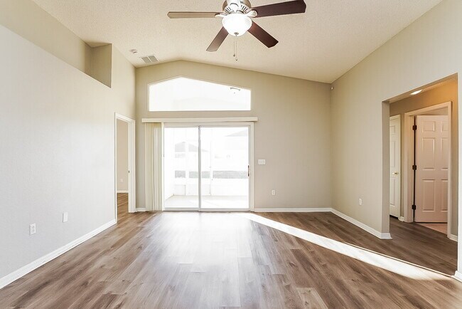 Building Photo - 827 Summer Glen Dr