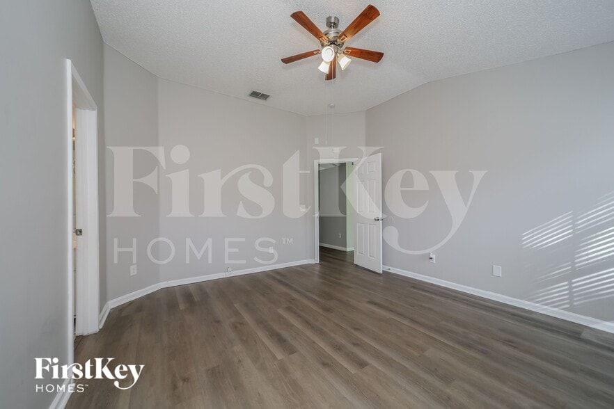 Building Photo - 1332 Wilshire Ct S