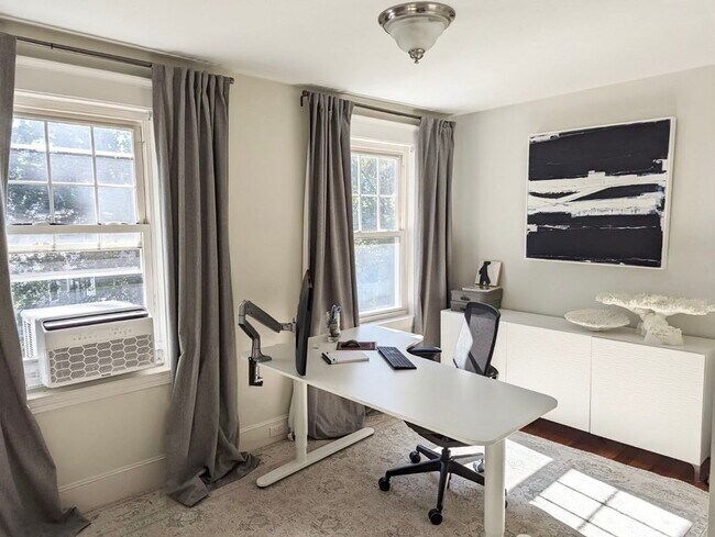 Building Photo - 100 Church St