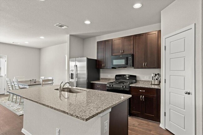 Building Photo - 1296 Teychas Dr