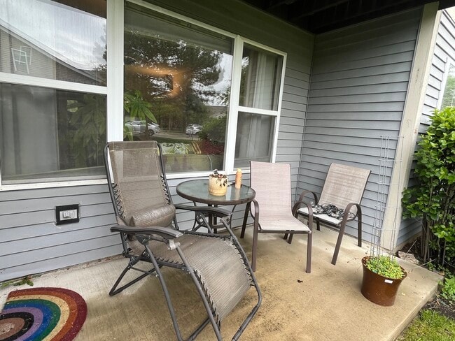 Building Photo - 408 Woodview Cir