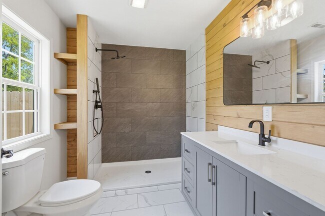 Building Photo - Charming Updated Home with Expansive Yard in Joelton!