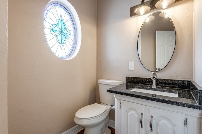 Building Photo - 529 Chippendale Dr