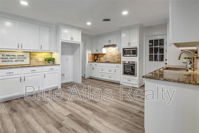 Building Photo - 1712 Dakar Rd W