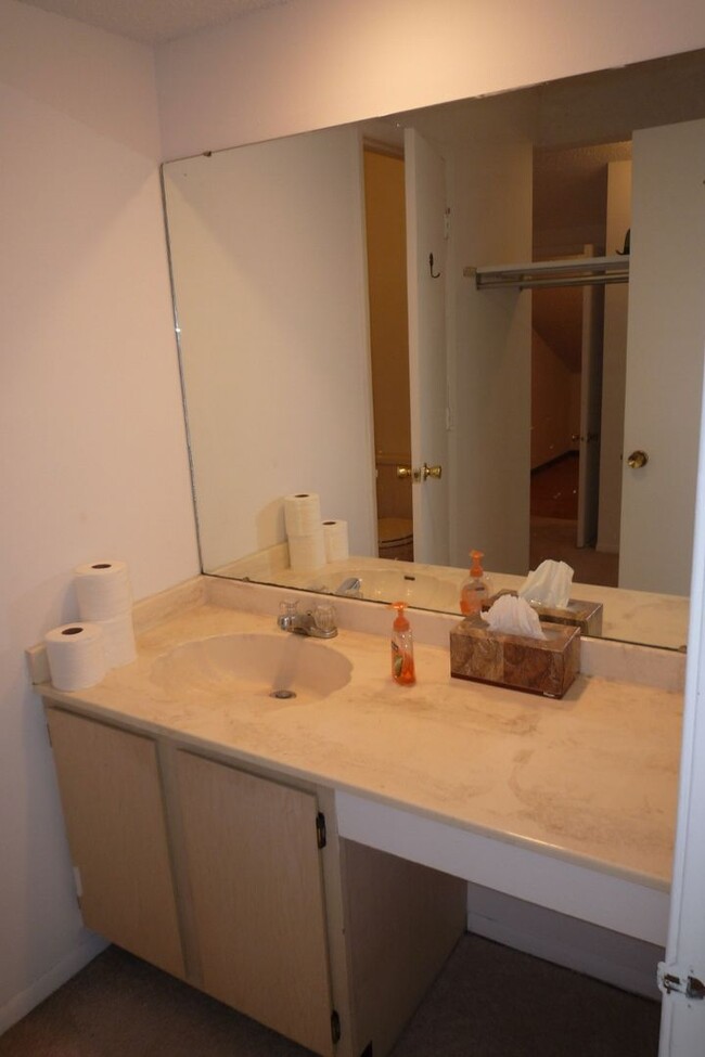 Building Photo - Remodeled condo available for July!