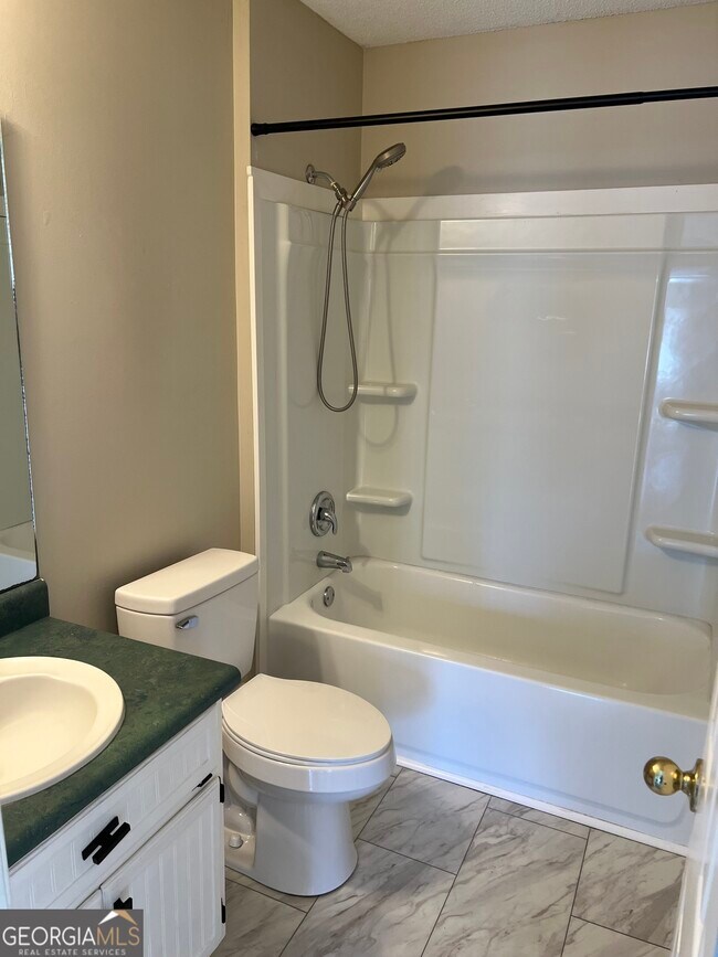 Building Photo - 102 Huntington Dr