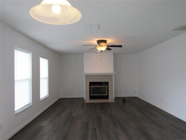 Building Photo - 202 Walnut Crest Run